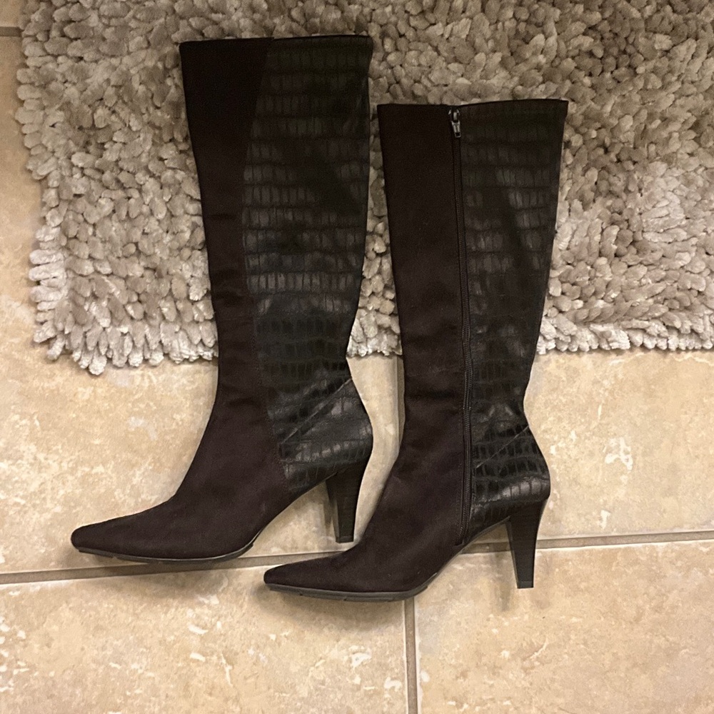 Women's Knee-High Pointed Toe Heeled Boots in Dark Brown